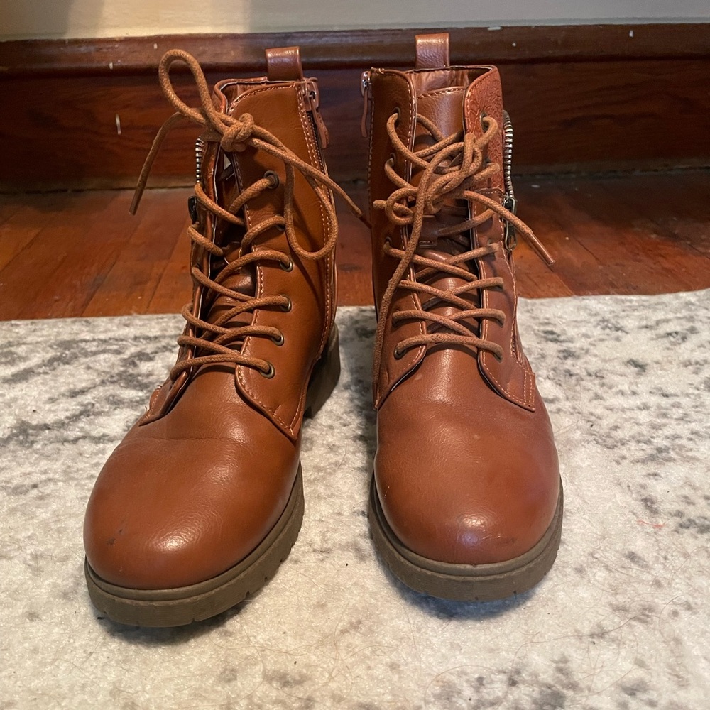 Size 8.5 Wanted boots